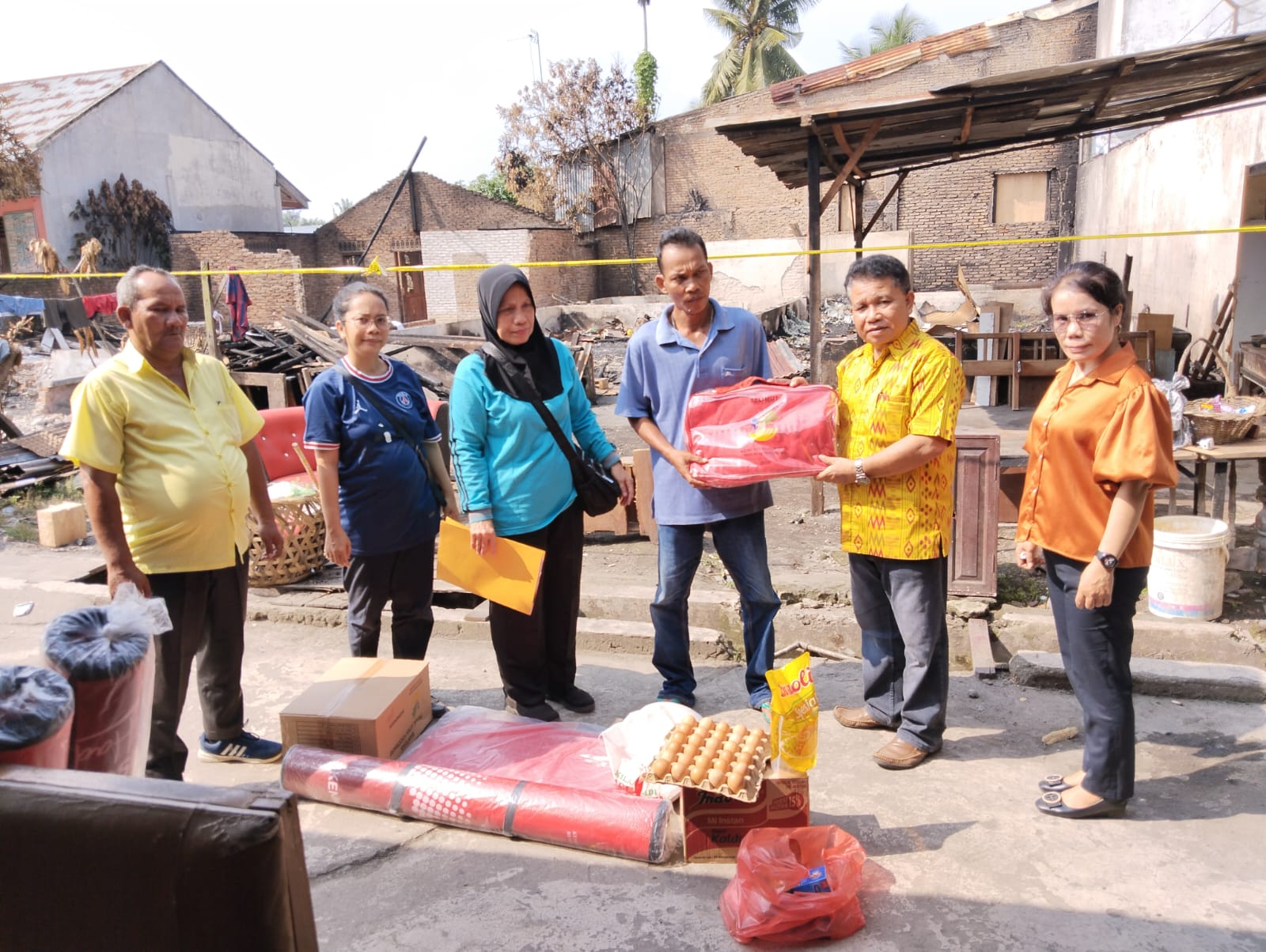 Dinas sosial tebing tinggi - Penyaluran Bantuan Korban Bencana Kebakaran di Kelurahan Bulian